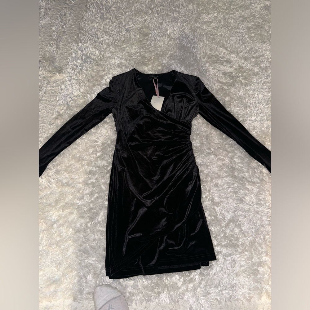ALEX MARIE VELVET LONG SLEEVE DRESS